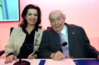 Sophie Bellon aux côtés de son père Pierre Bellon, PDG et fondateur de l’entreprise Sodexo le 26 janvier 2016 à Paris.