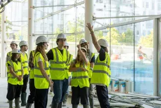 Étudiants visitant le centre La Chapelle